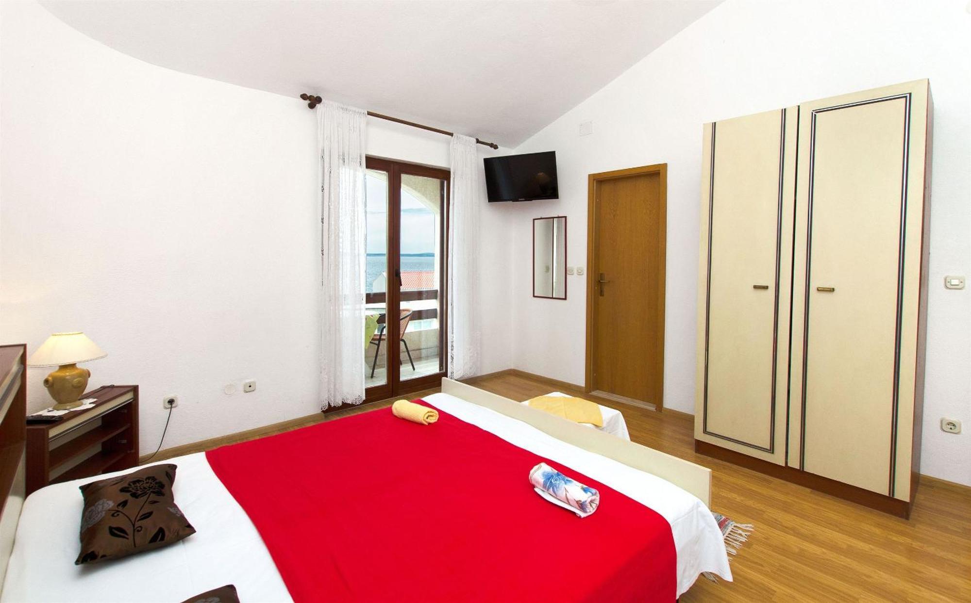 Apartments Neva Sumpetar Bagian luar foto